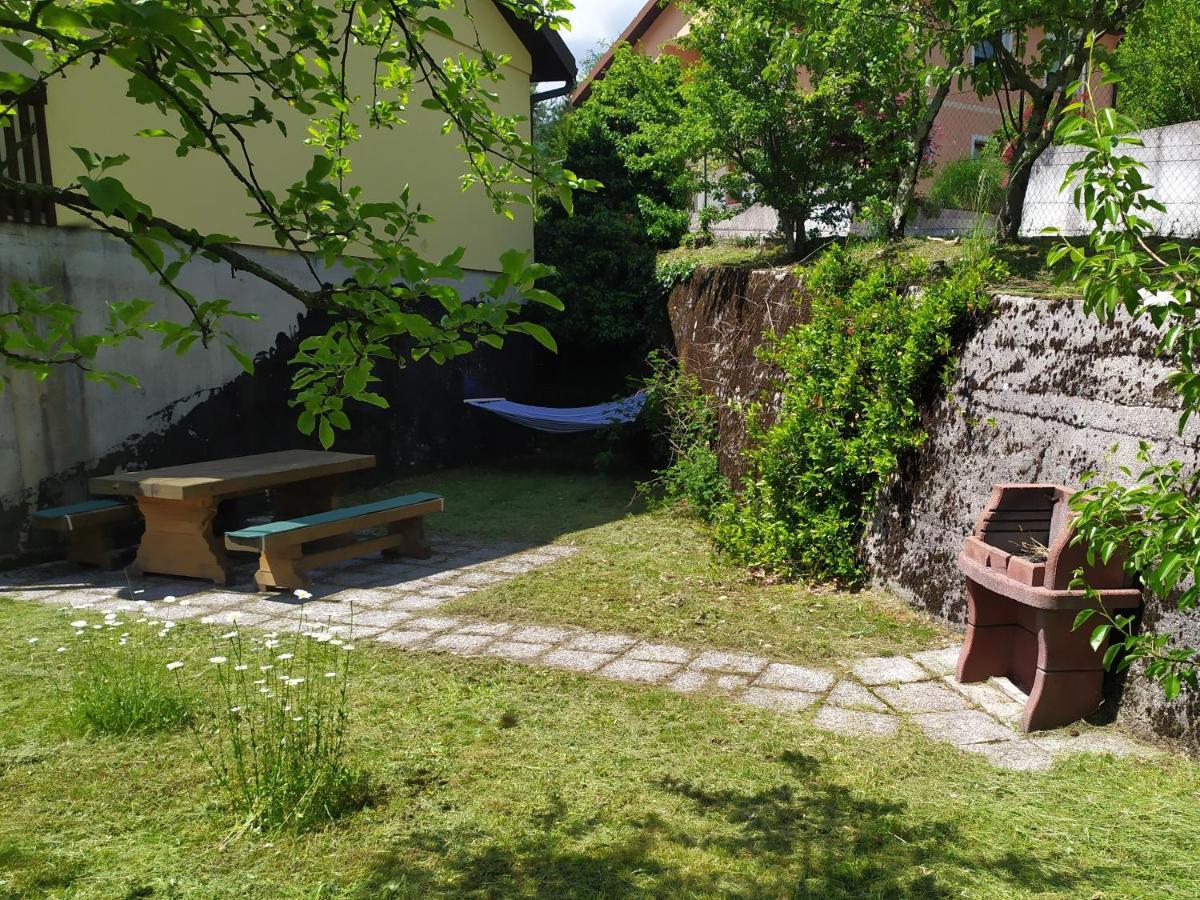 Vila Hisa Belin Podbela Exteriér fotografie